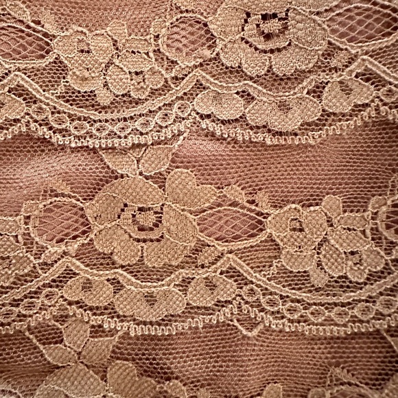 H&M, WOMENS LACE BODYCON DRESS. STRAPLESS WITH BLACK BANDING. SIZE 4 - Picture 5 of 7